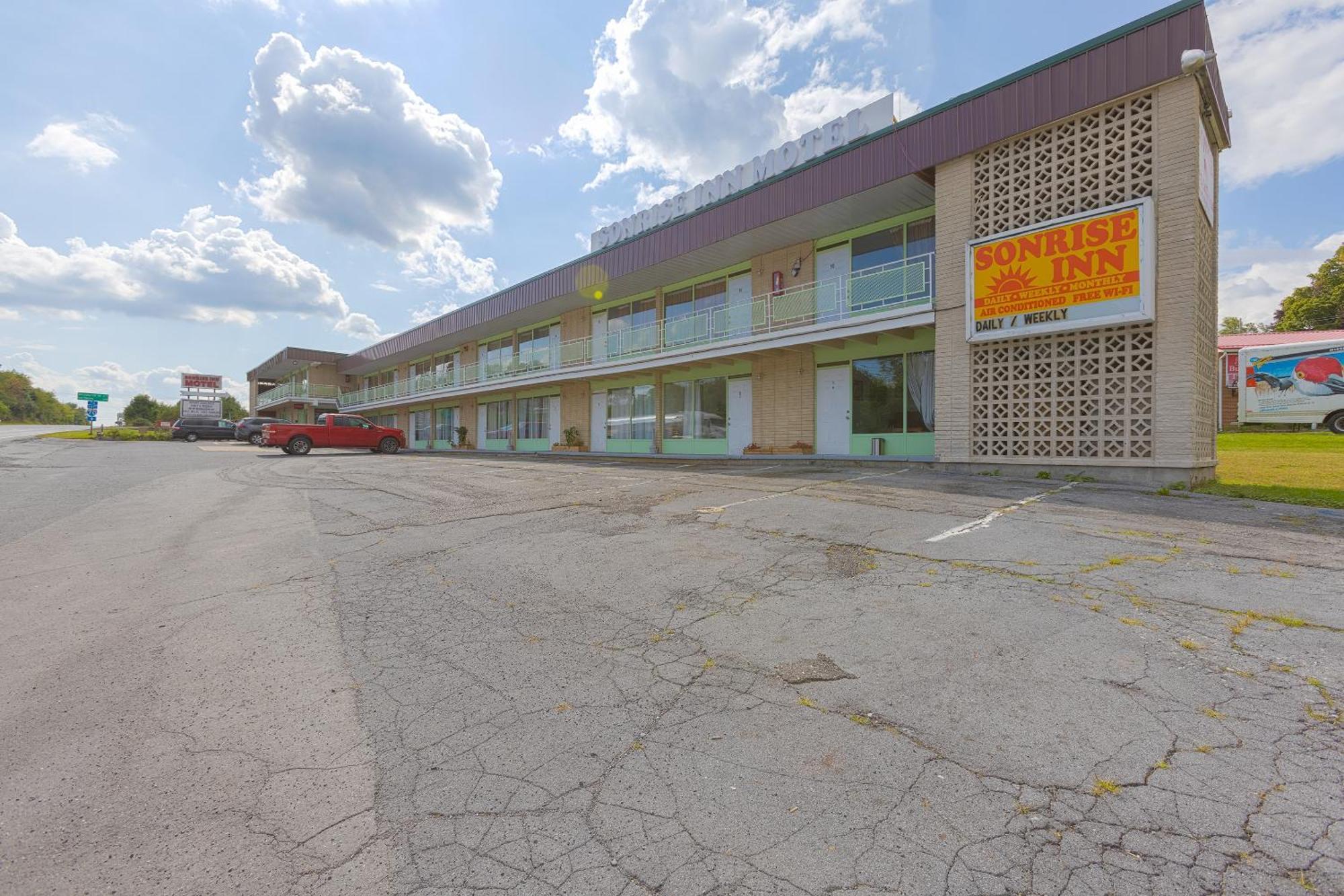 Sonrise Inn Lincoln Hwy By Oyo Breezewood Esterno foto