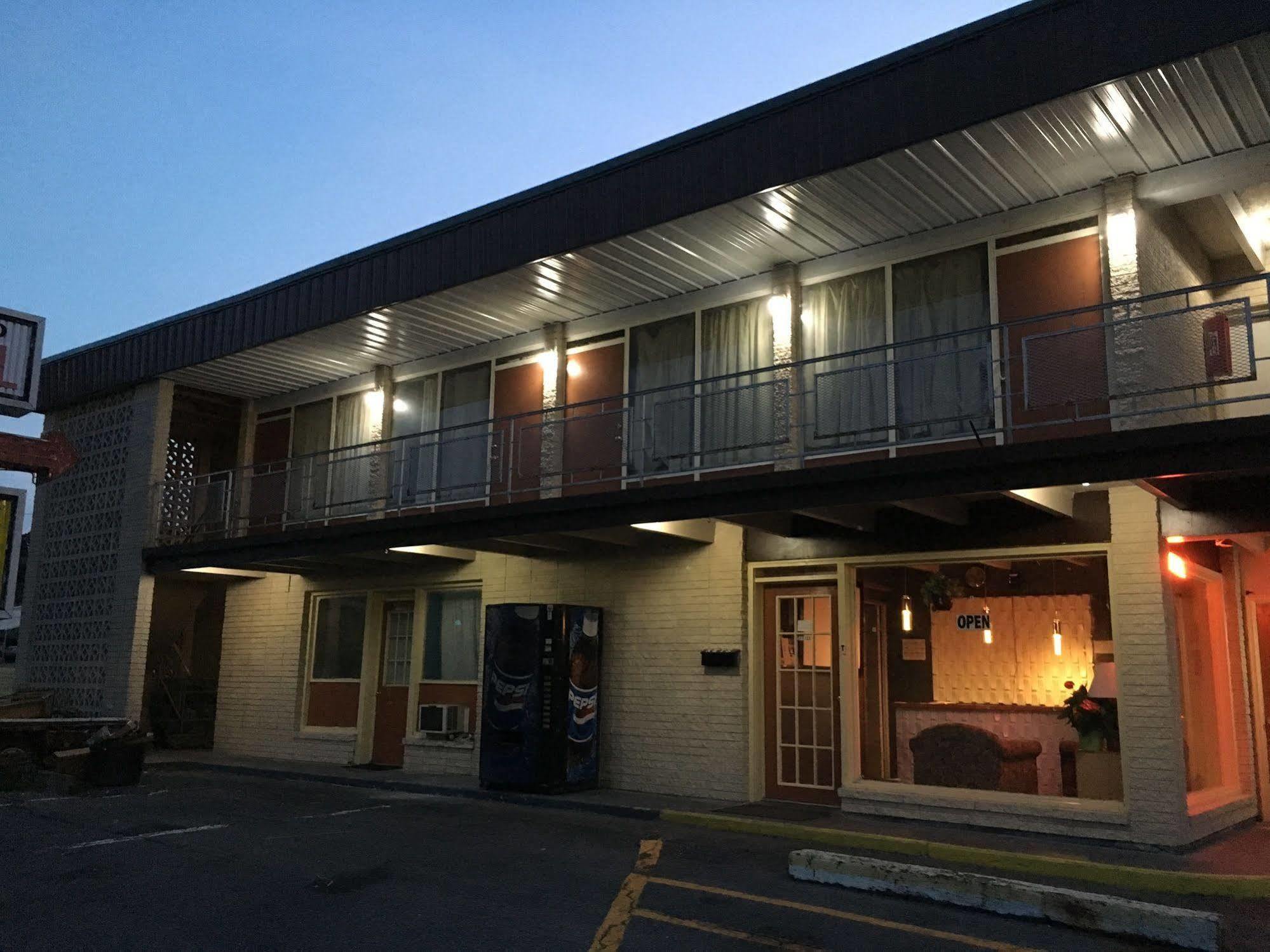 Sonrise Inn Lincoln Hwy By Oyo Breezewood Esterno foto